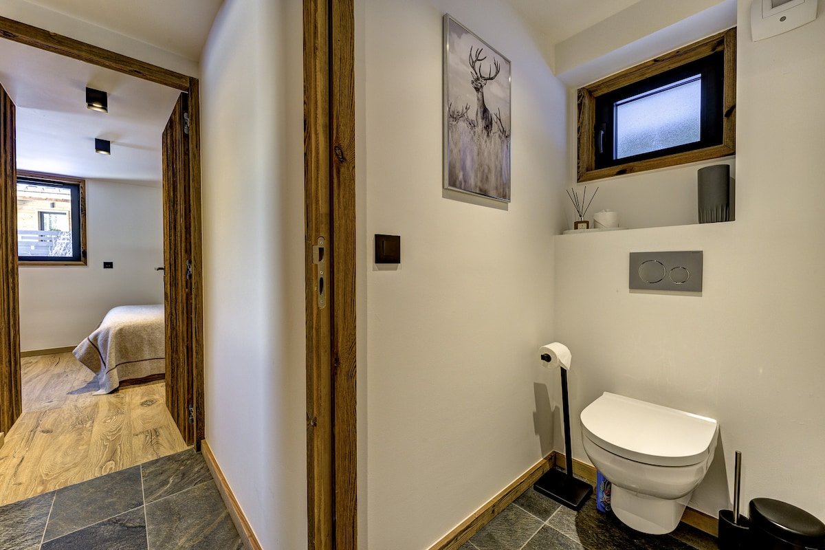 Peaceful hamlet + daily pastry delivery & cleaning gallery image 5