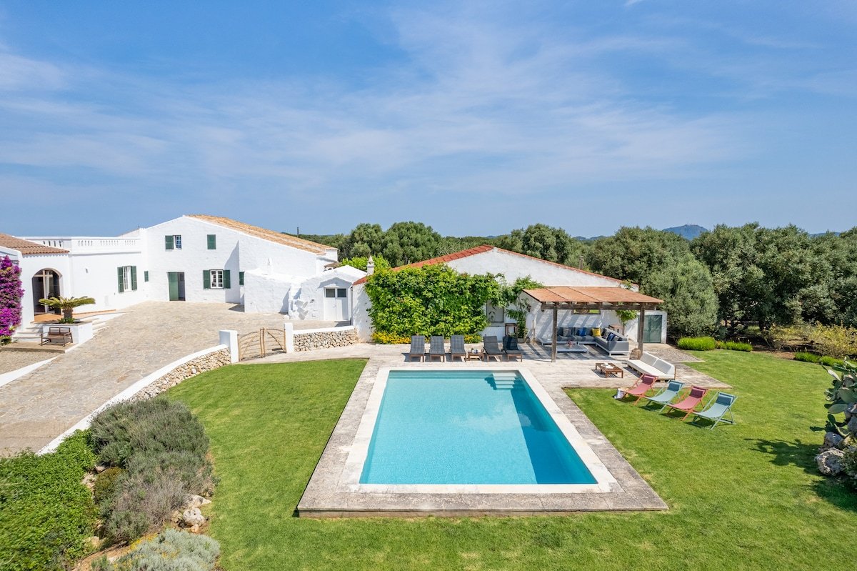 Private villa with spectacular sea views gallery image 5