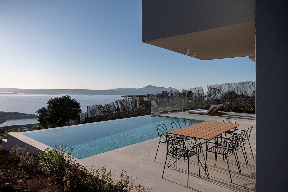 PhantΩm Villas, Villa Kateena (heated pool) gallery image 3