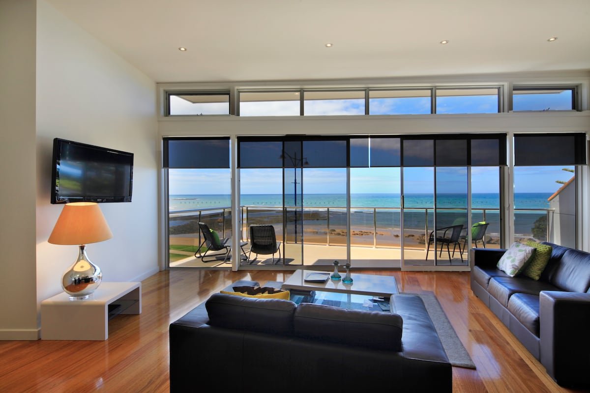 Penguin Waterfront Escape gallery image 3