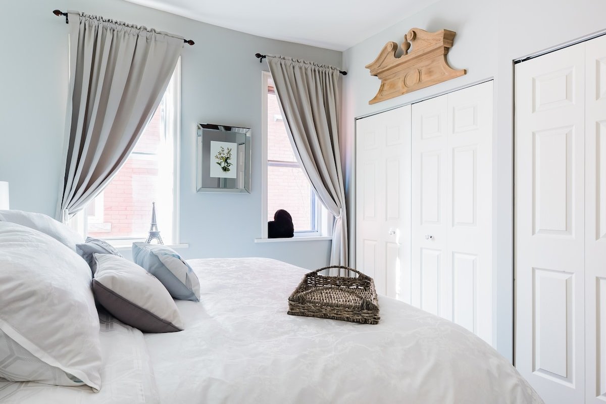 Luxurious GLEBE home / steps to CANAL, Tulips & TD gallery image 5