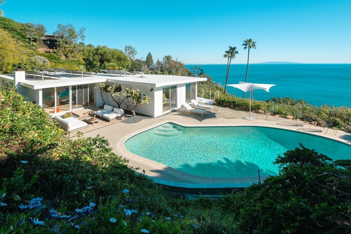 Mid-Century Modern Malibu 1960 gallery image 2