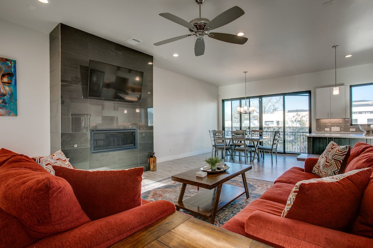 6 Bedrm+Modern+Elevated BishopArts-Dazzling View-2 gallery image 2