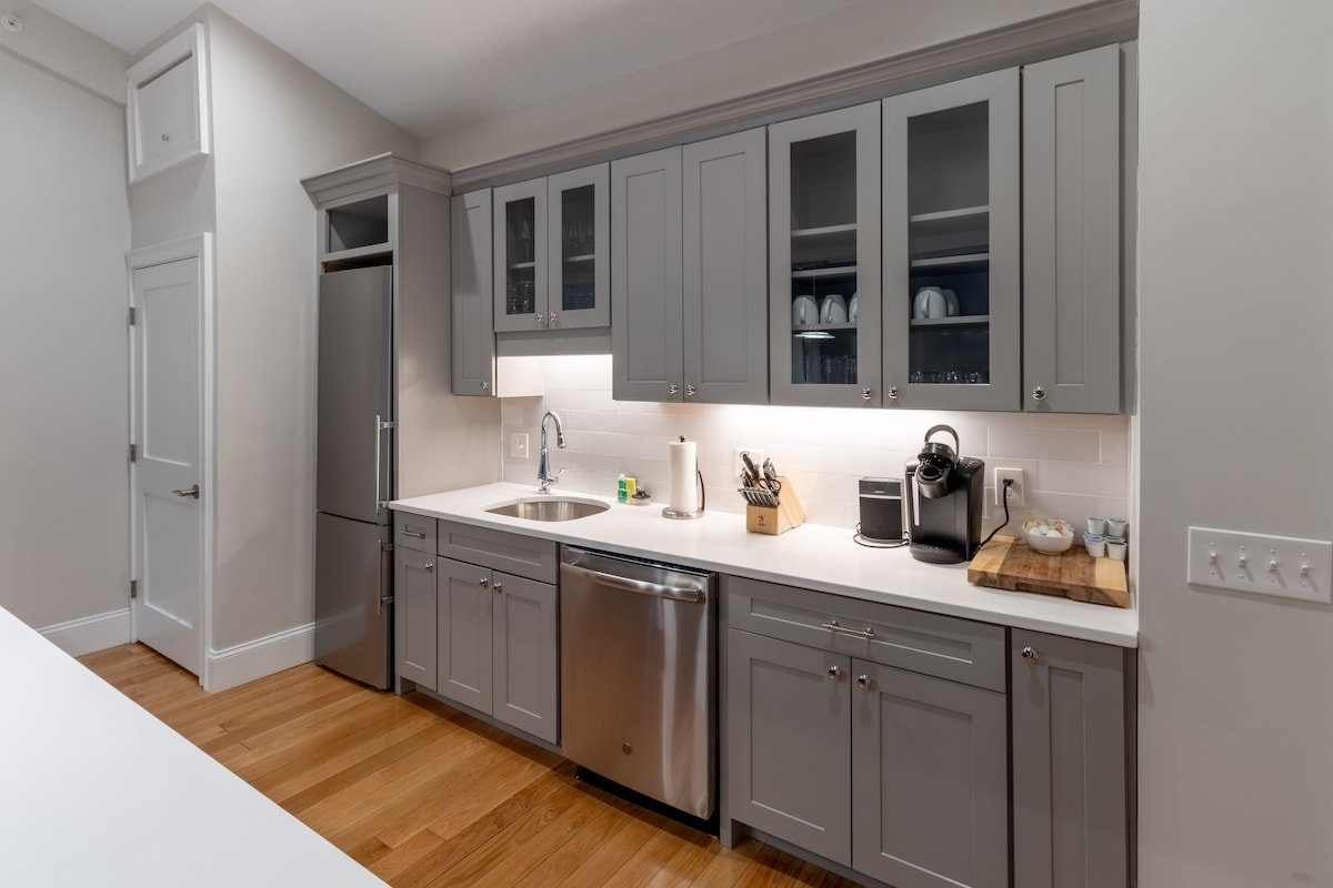 2 Bedrooms & Loft – Minutes to Shops & Restaurants gallery image 5