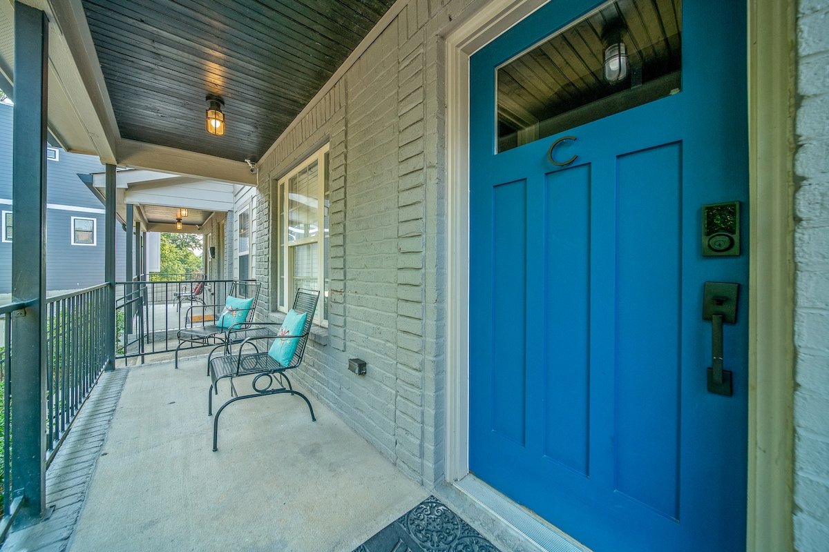 Trendy Town Home C gallery image 3