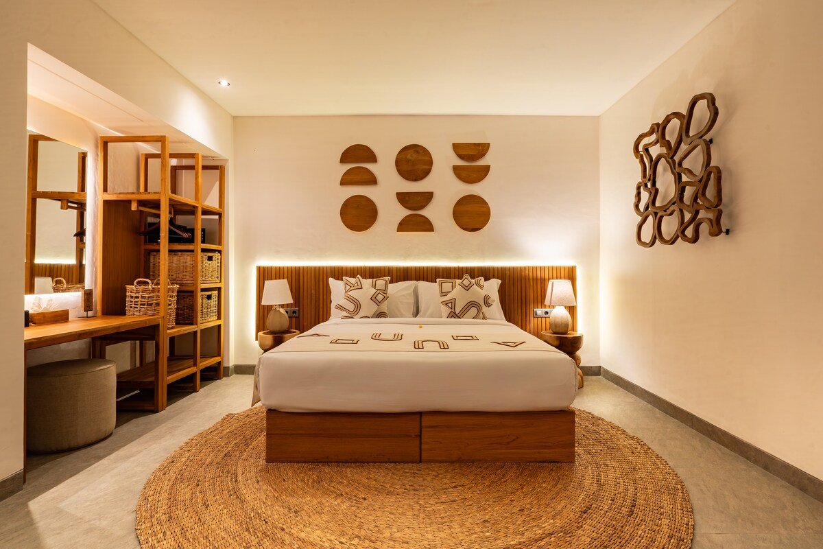 10BR Laia & Naiba: Gym & Infinity Pool Retreat gallery image 3