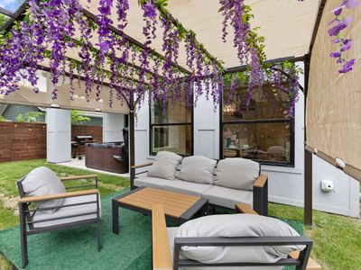 The Floral Home | 4BR Downtown Dallas w/ Hot Tub