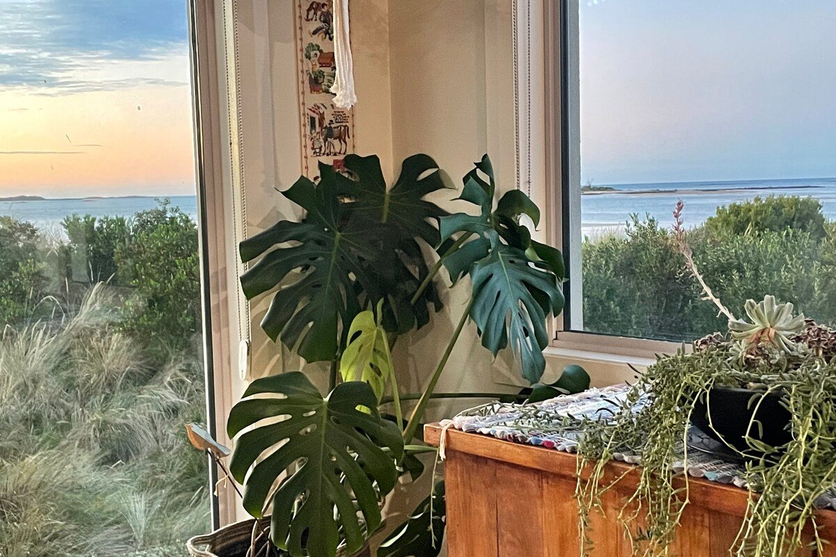 The Dunes 4 bedrooms. Amazing water beach views gallery image 5