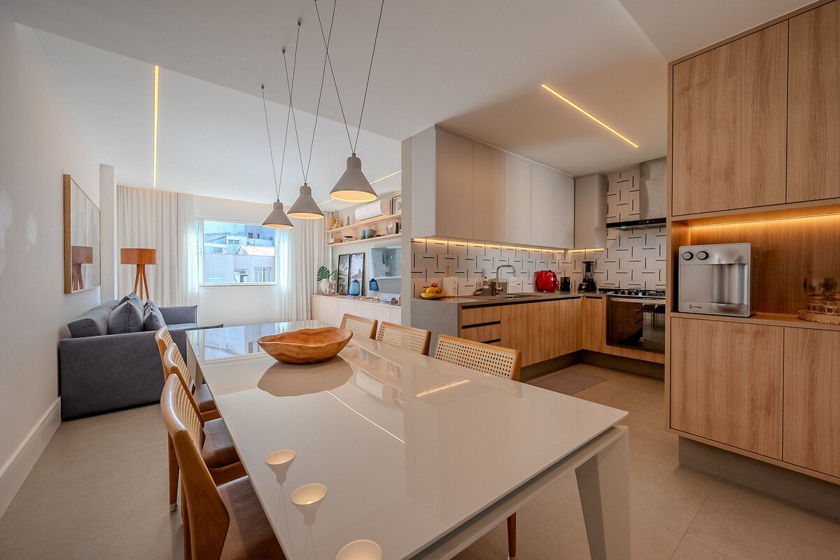 3 design rooms one block from Leblon beach gallery image 4