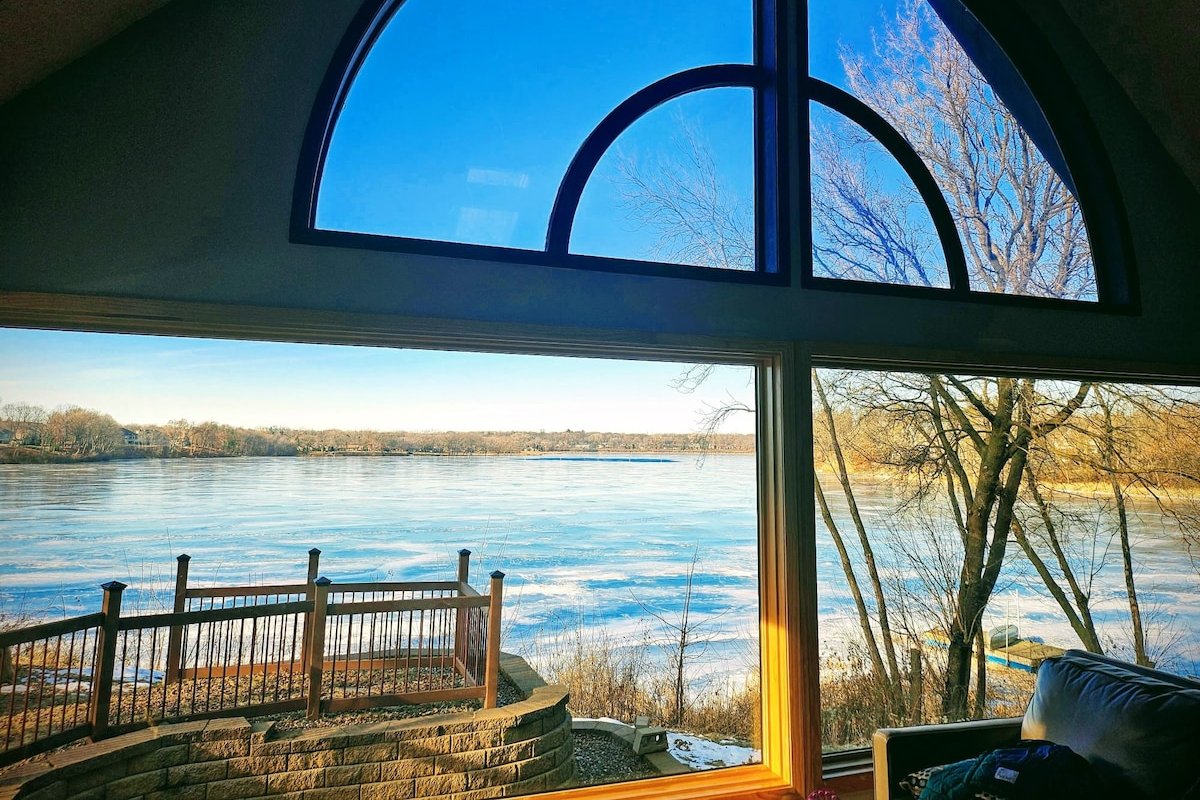 Wayzata Lakefront Retreat:Build your Best Memories gallery image 2