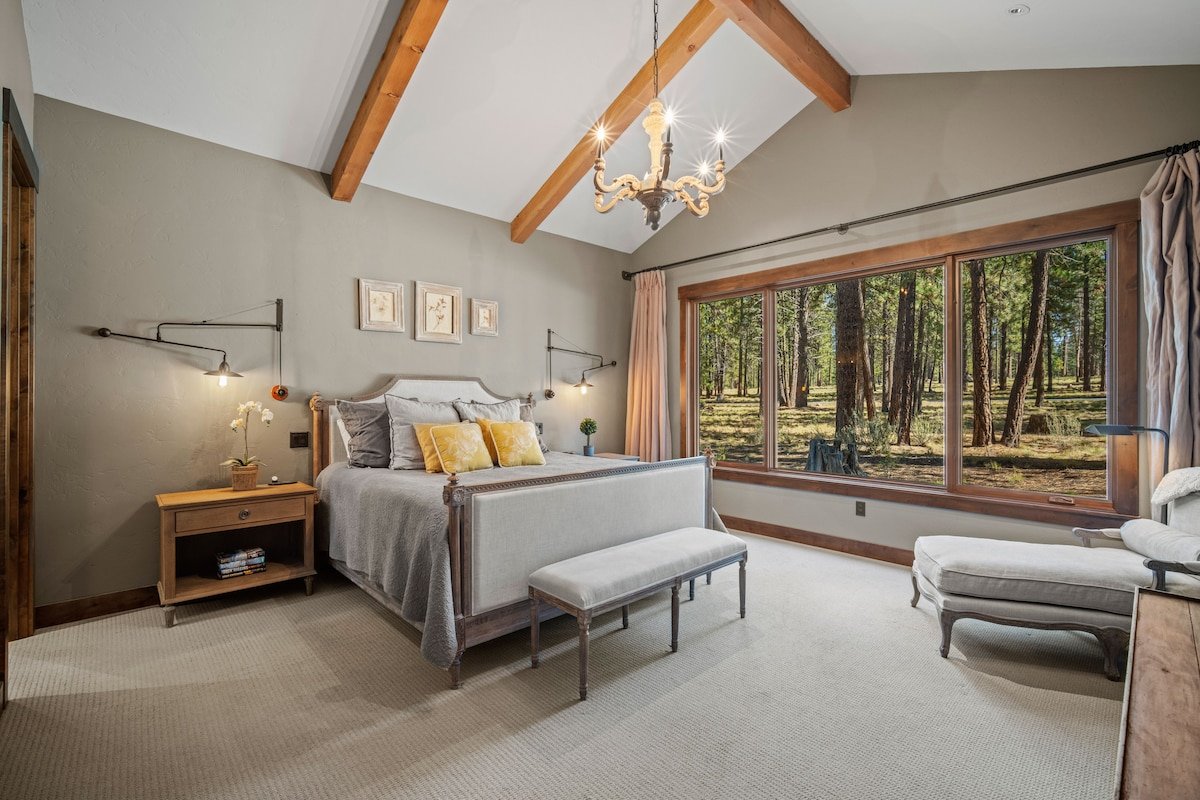 Sunstone Hideaway | Hot Tub, Firepit & Pool Table gallery image 2