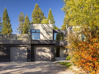 Luxury modern estate with guest house