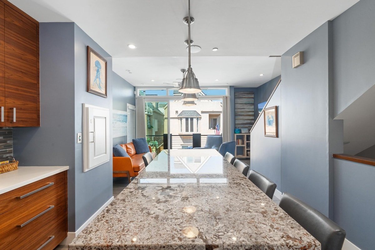 Modern beach house only 8 houses to the sand gallery image 4