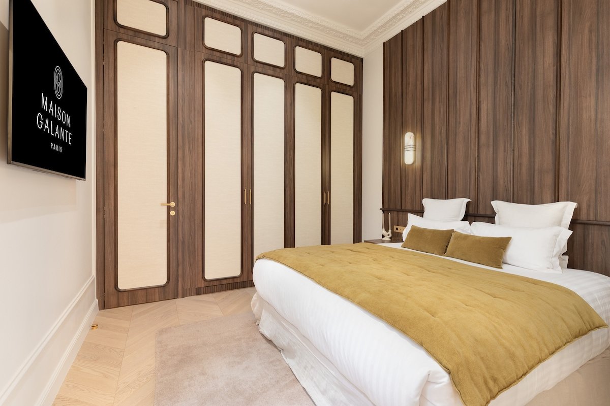 A Unique 2-BR/2Ba with Terrace & Services – Louvre gallery image 2