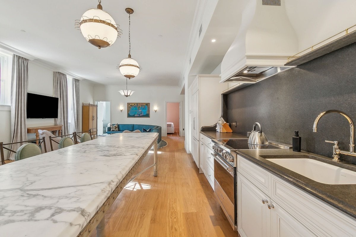 Hotel Perle: Grand 7 Bedroom Suite gallery image 4