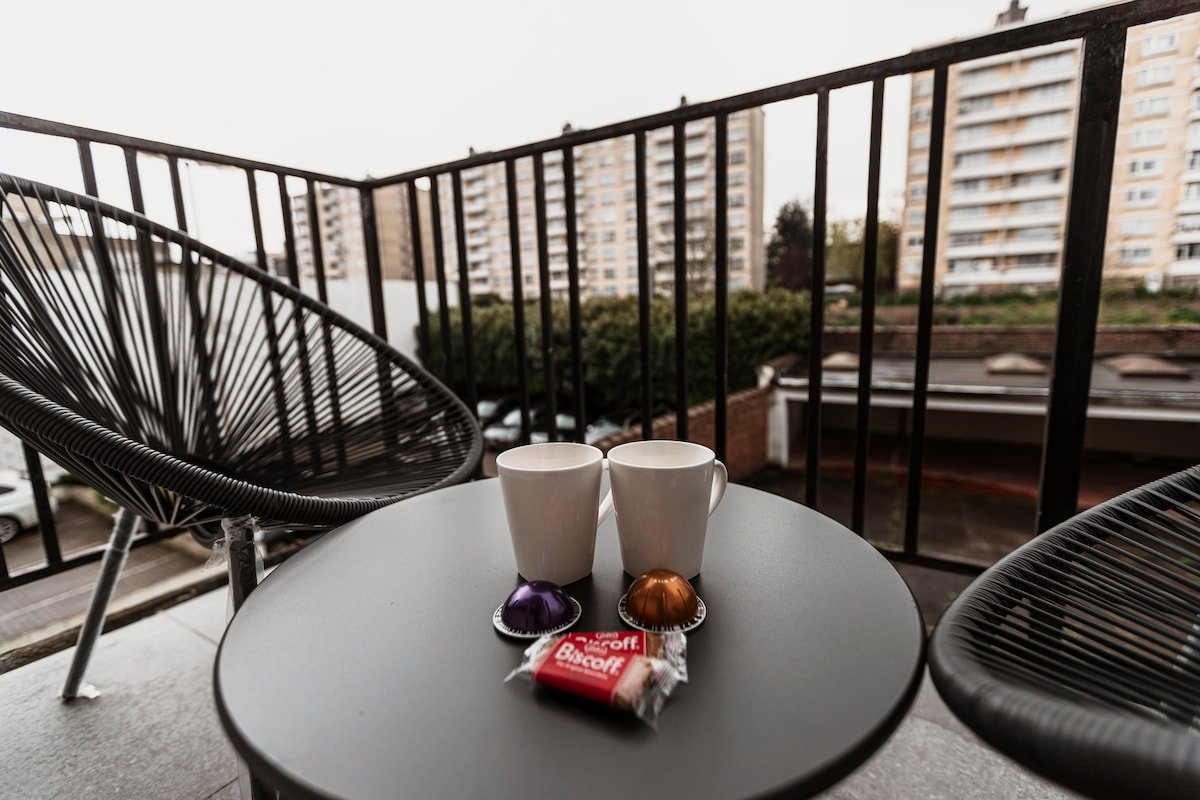 Golden Dove Luxury Apartment 4 gallery image 4