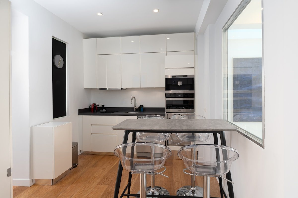 Psirri 3BR Luxury Residence with Athens View gallery image 5