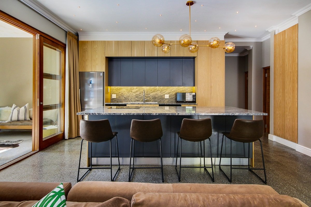 Stylish 2-Bedroom Cottage in Constantia gallery image 3