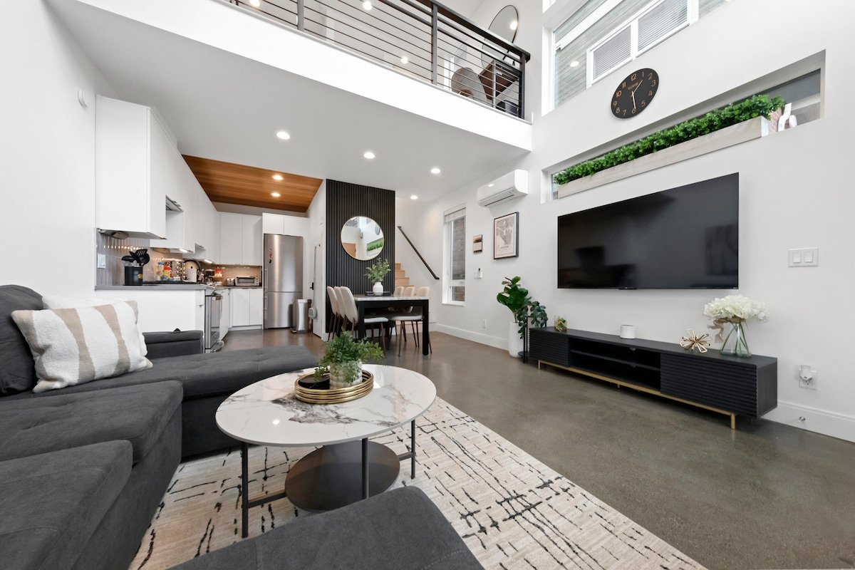 Rooftop Space Needle & Seattle Views | Walkable gallery image 4