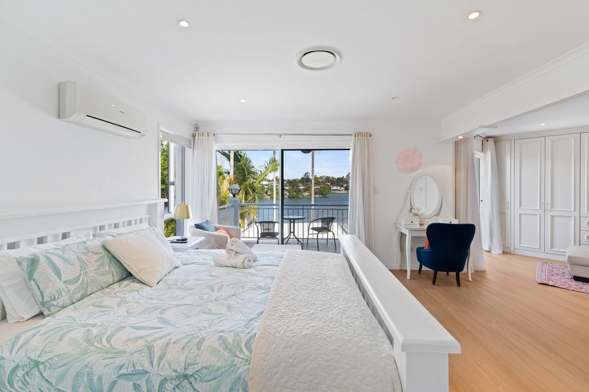 Lakeview Bliss|Black Swans|Golf Retreat in Brissy