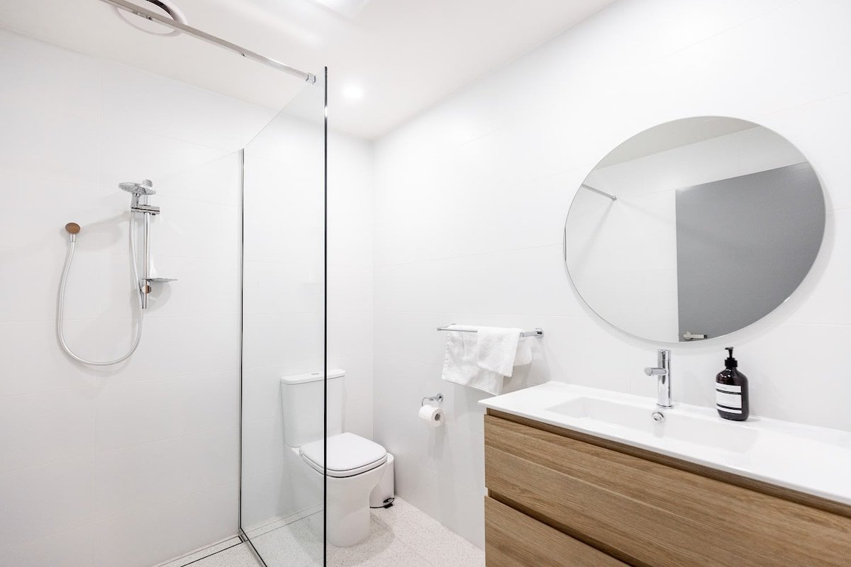 Little Island Apartments #13 gallery image 5