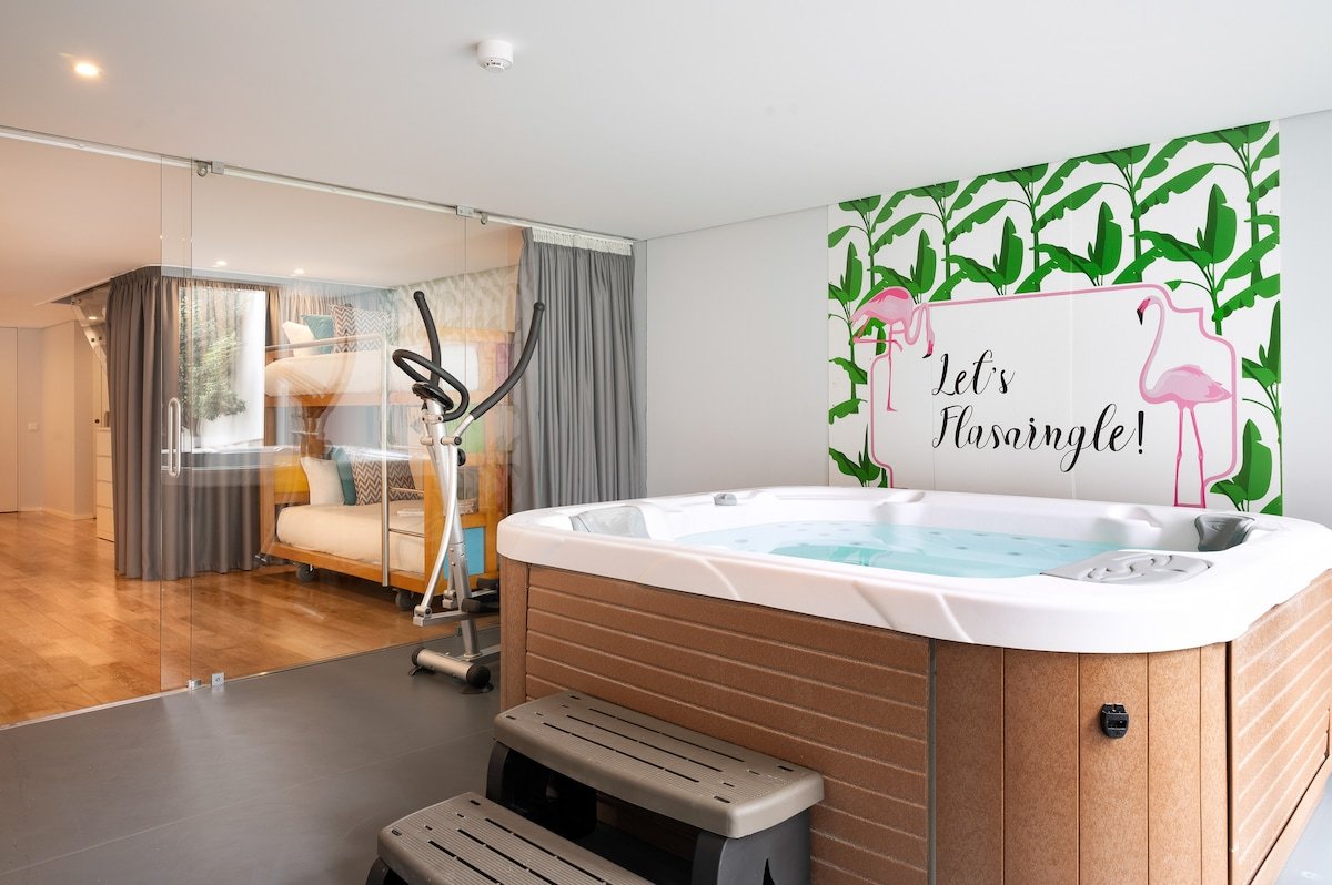 Elegant Escapes w/ hot tub, garden & garage gallery image 3