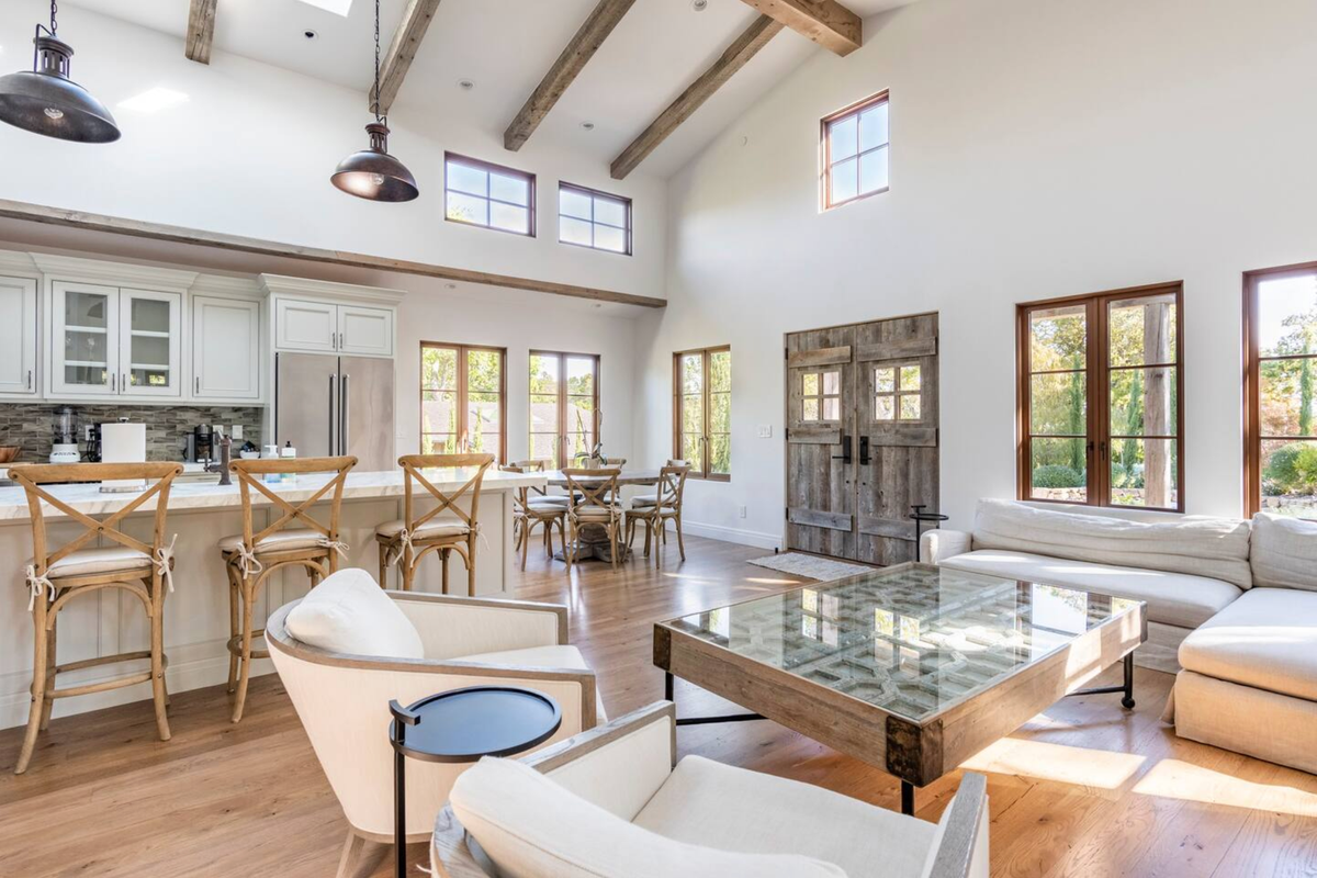 Exquisite luxury executive 3-suite cottage