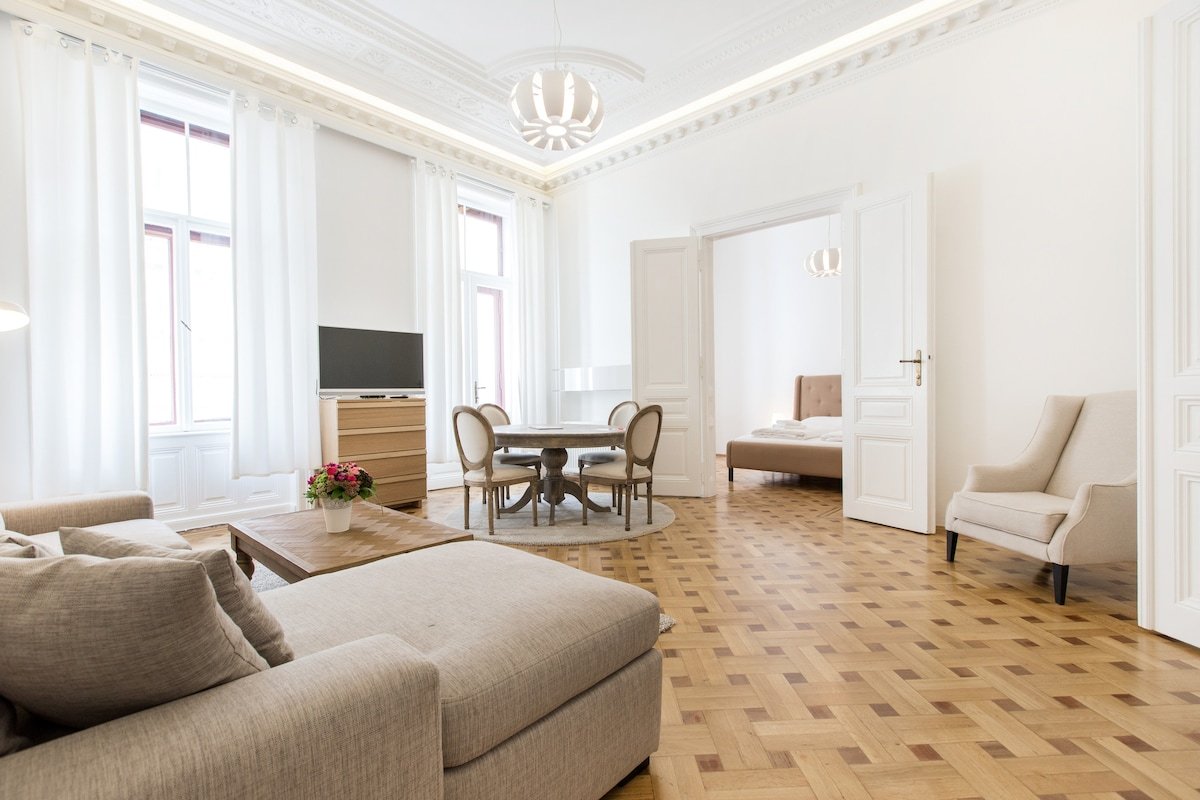 Fabulous City Center Apartment – Apt 15a gallery image 4