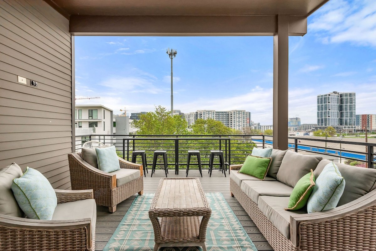 Skyline Views – Closest Neighborhood to Broadway! gallery image 5