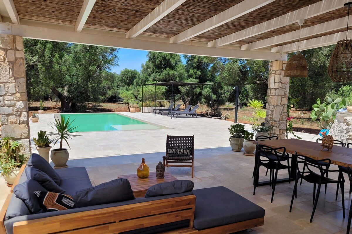 Lussuosa villa moderna con trulli e Piscina gallery image 5