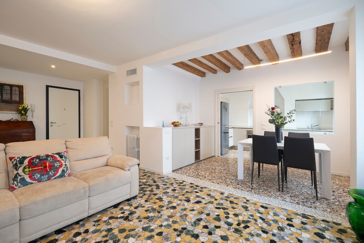 So Beautiful Venice • Canal&Garden View • gallery image 2