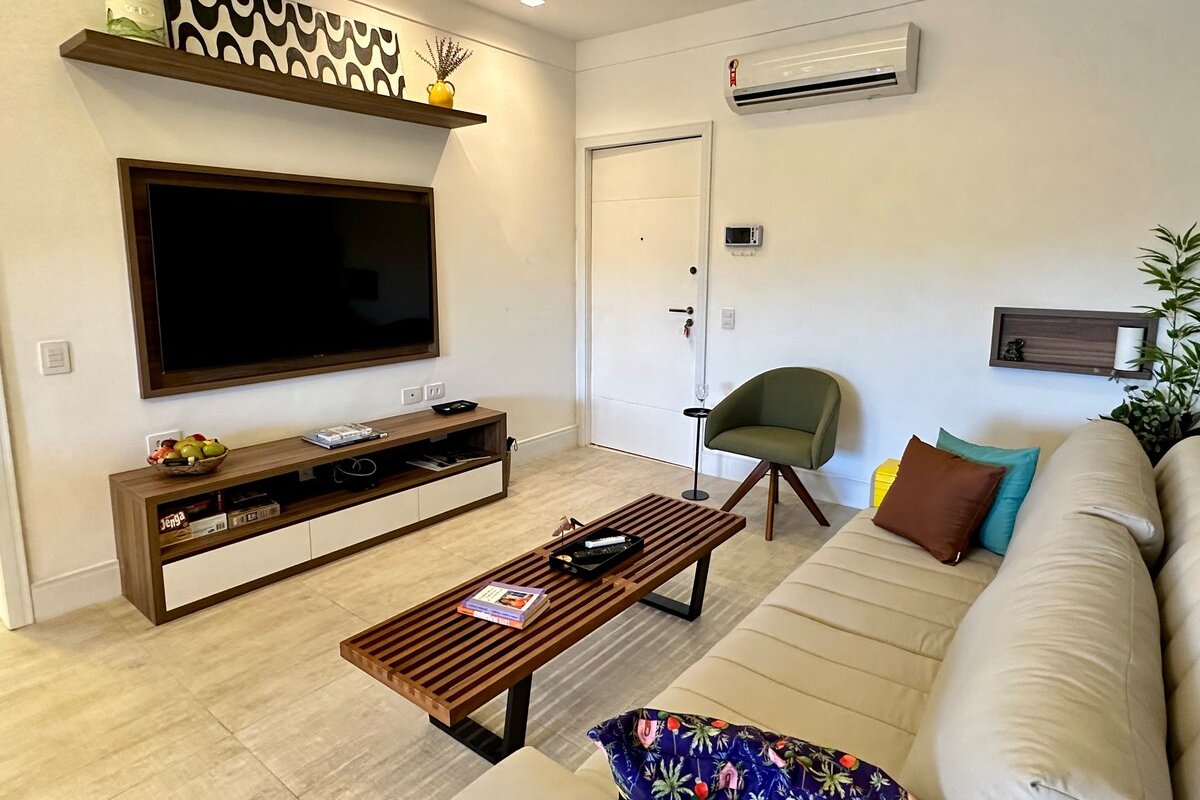 2 BDR Copacabana Penthouse, 2 Blocks to Beach gallery image 5