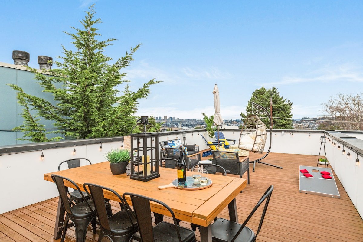 Queen Anne Rooftop • FIFA Stay • Skyline Views gallery image 3