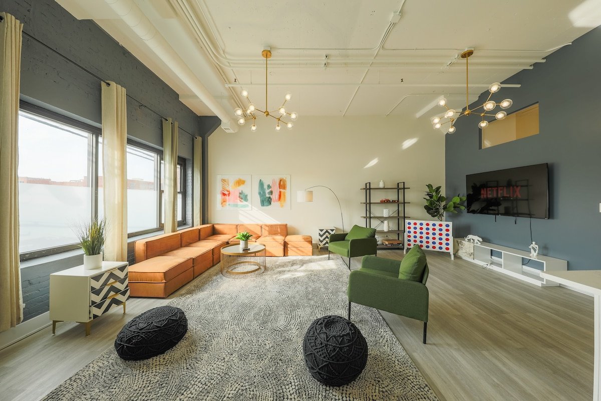 Spacious 6BR South Loop Suite Near McCormick Place gallery image 2