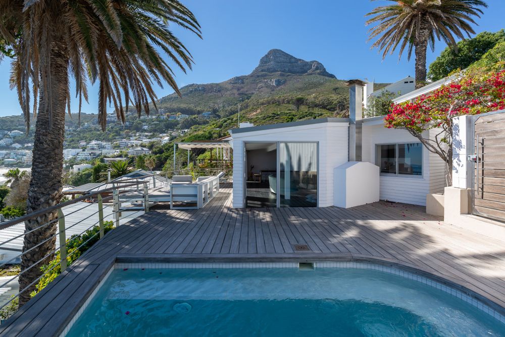 Photo 2 of Sea Haven Bungalow accommodation in Clifton, Cape Town with 3 bedrooms and 3 bathrooms