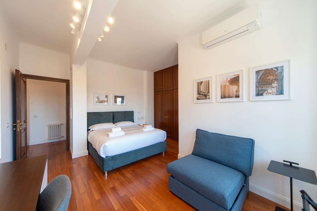 Cardinal Mistrangelo Holiday House, cozy penthouse gallery image 3