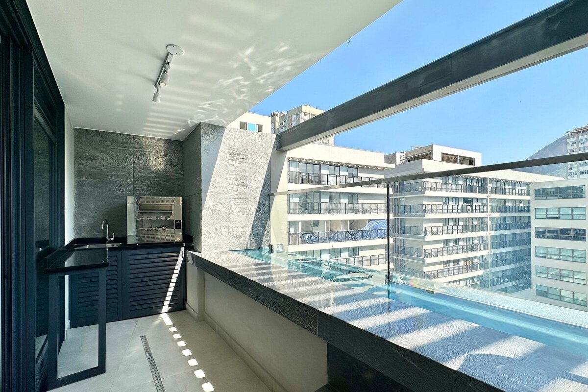 Duplex Penthouse with Pool in Leblon gallery image 3