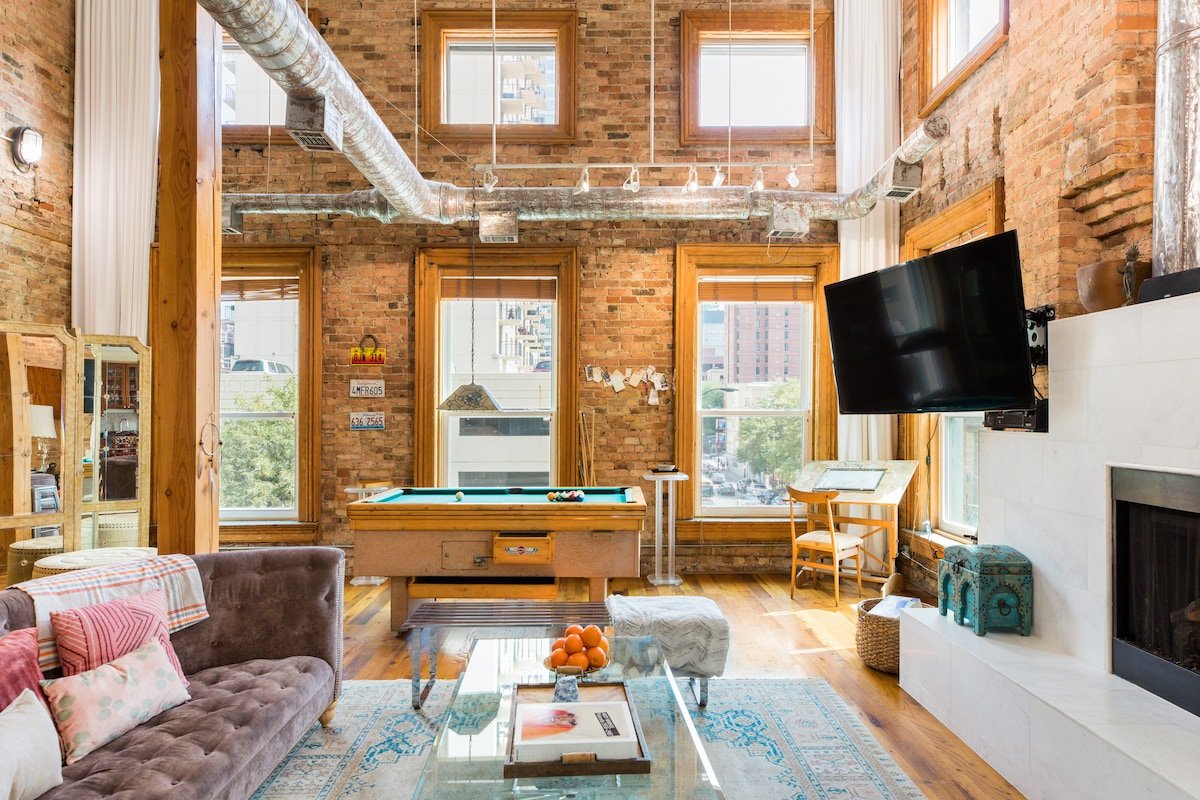 Stunning Old Town Penthouse with Private Rooftop gallery image 2