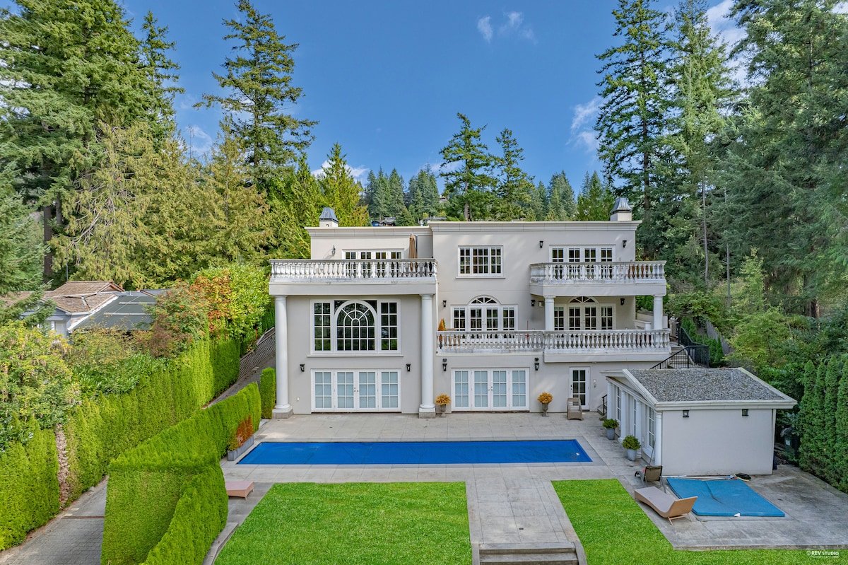 Luxury Spa Villa • Pool, Sauna, Steam & Hot Tub