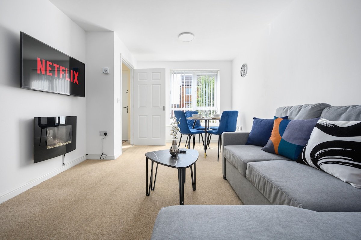 Manchester cozy house 6mins to city centre,parking gallery image 3