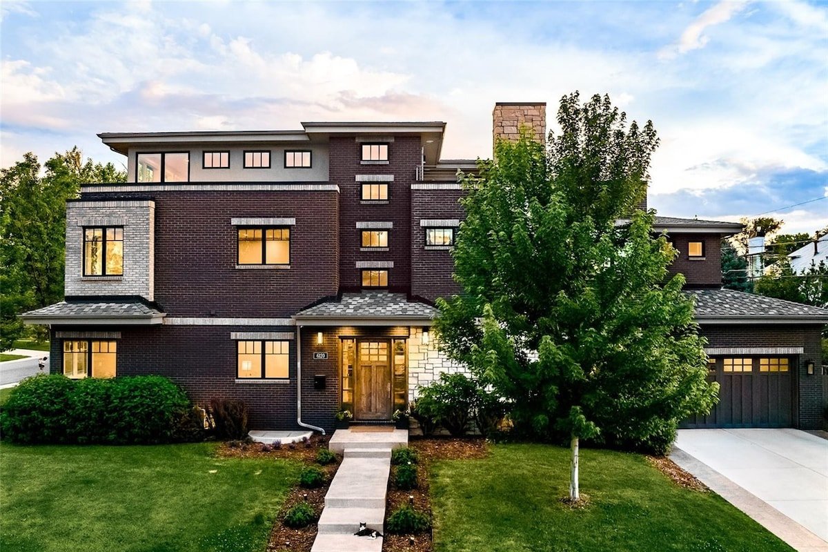 Huge LUX Family Home with Roof Deck, Chef’s Dream gallery image 3