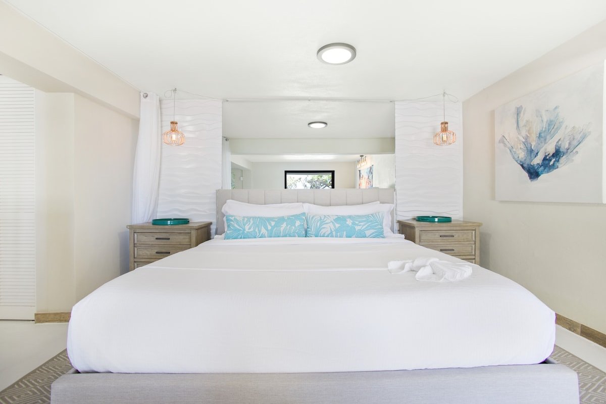 Luxury Beach House ON THE BEACH with pool, spa gallery image 4