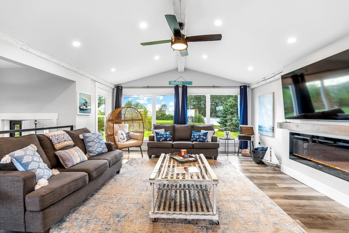 Luxury Oceanview Beach House W/hot tub gallery image 4