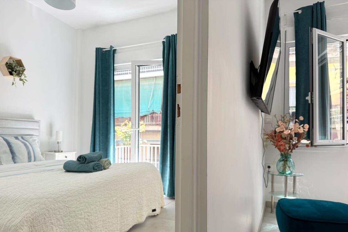 P&P | Entire Private Building • Rooftop Jacuzzi gallery image 4