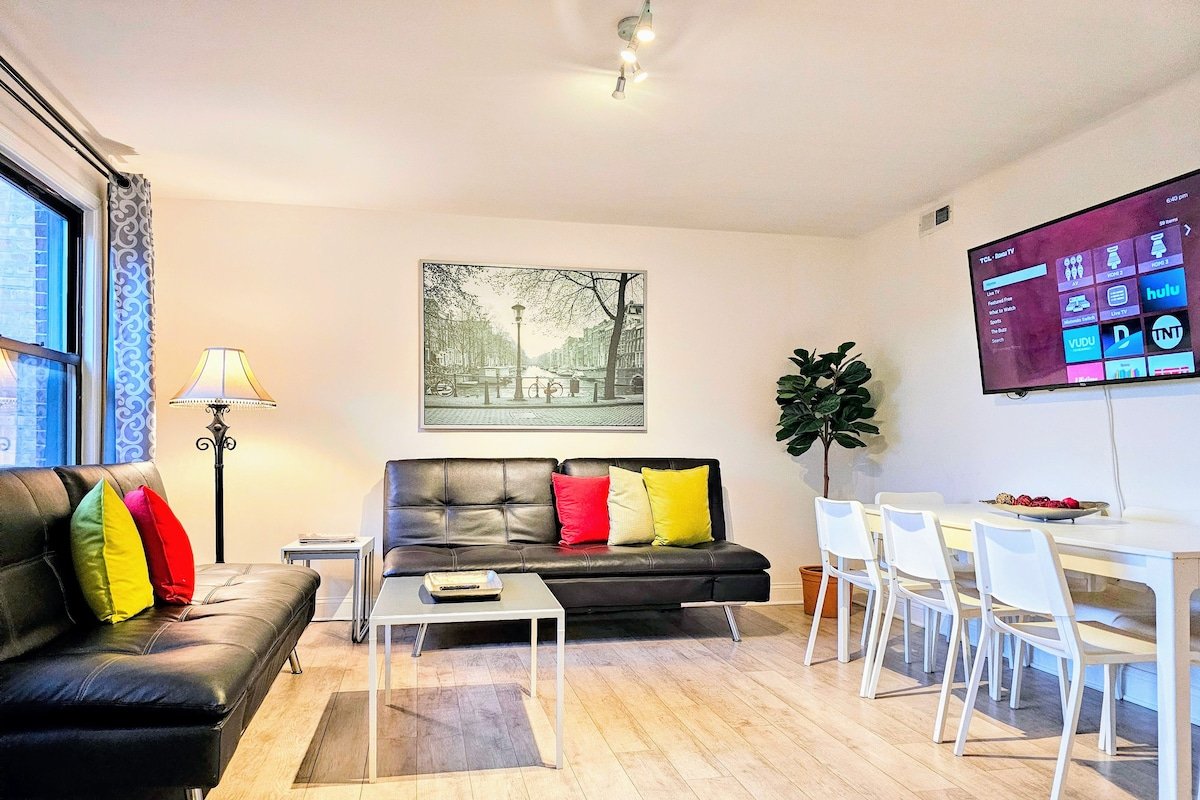 1 #33 – 4 Bdrm Condo – McCormick Place, Chinatown gallery image 2