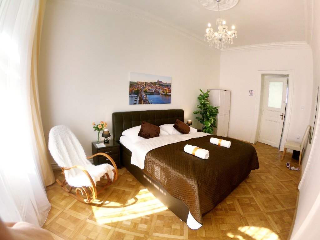 City centre apt. – sauna & whirlpool 5BDR+3BTH gallery image 4