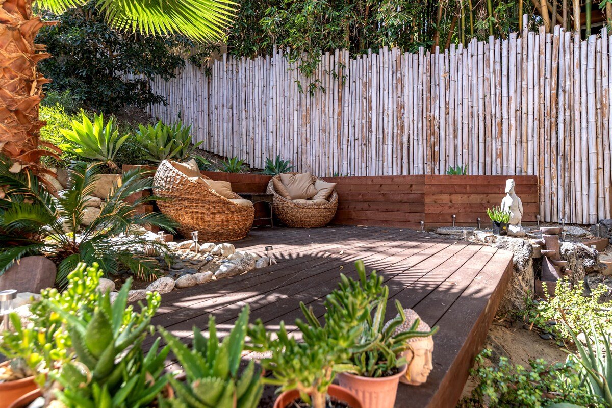 Sherman Oaks Oasis | Modern Hillside Hideaway gallery image 3