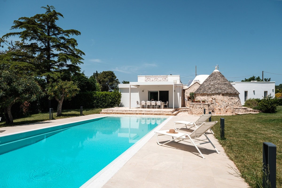 Design Trulli Sampaolo with private heated pool gallery image 3