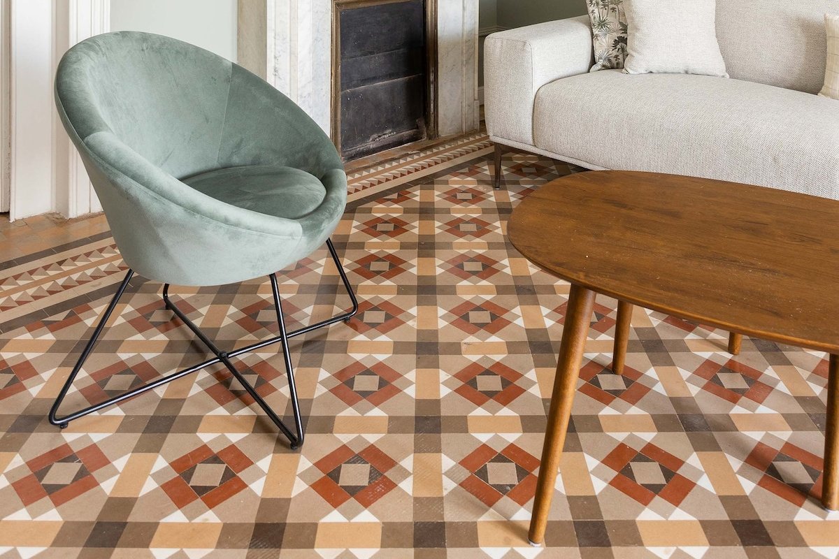 Spacious Stylish 4-BR Modernist Apartment gallery image 4