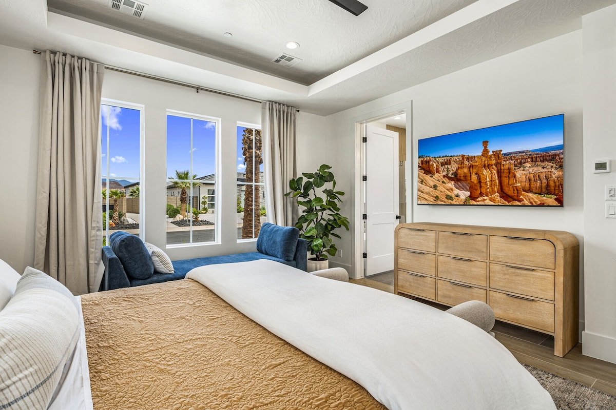 Pecan Valley 5161|Private Pool & Pickleball Court gallery image 4